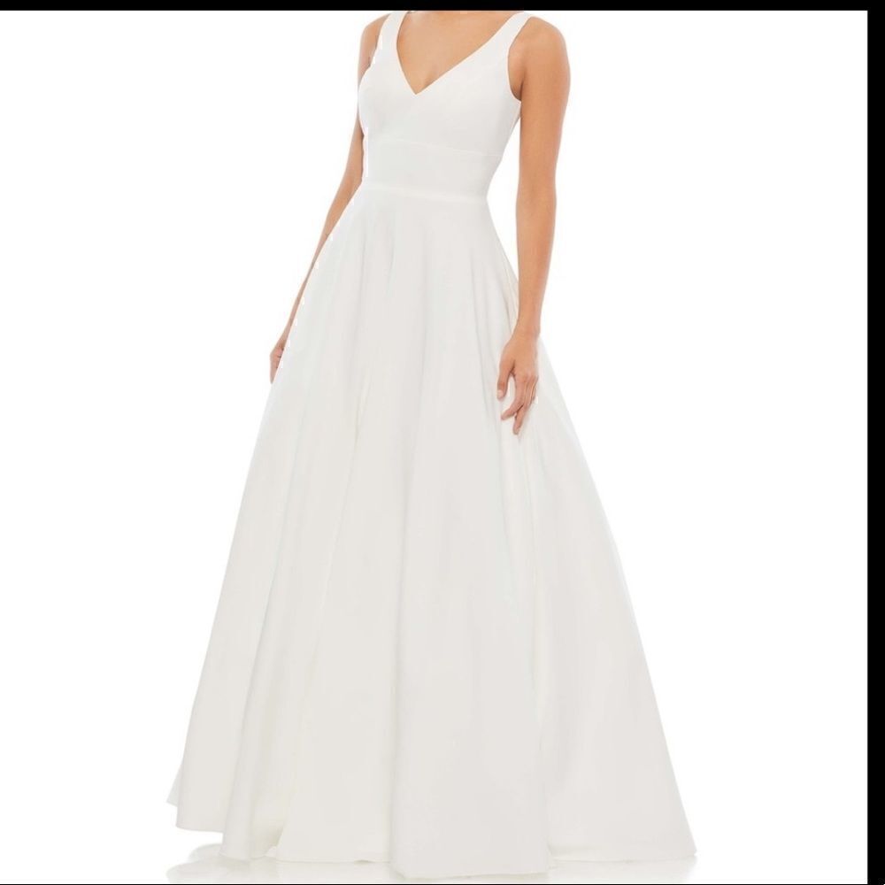 Lena for Mac  Duggal CLASSIC SLEEVELESS A-LINE BALL GOWN with pockets NWOT